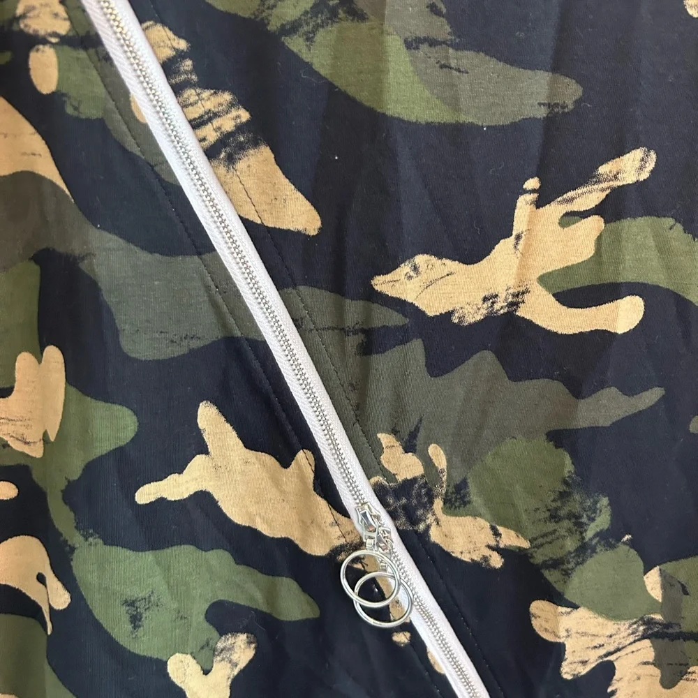 NWOT TOV Los Angeles Womens Camouflage Crazy Zipper Asymmetrical size 38/M